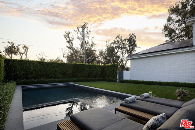 1628 Georgina Avenue, Santa Monica CA: https://media.crmls.org/mediaz/15c909c7-8331-4803-adcb-03c8d126dae3.jpg