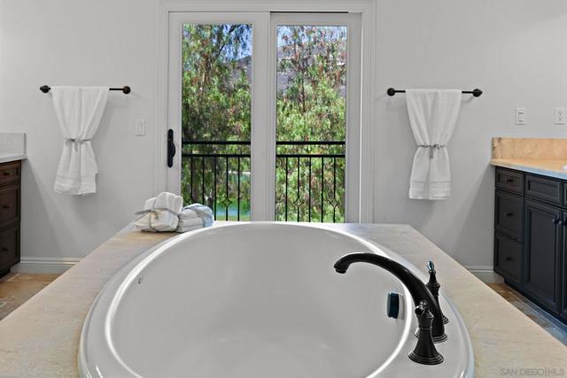 17216 Turf Club Dr, San Diego CA: https://media.crmls.org/mediaz/15c9769f-8e4d-471f-a4a2-0623bb3ba51a.jpg