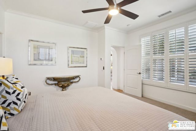 1070 Bella Vista, Palm Springs CA: https://media.crmls.org/mediaz/15ca3aef-fd1f-469a-aa0a-da8aa7826b13.jpg