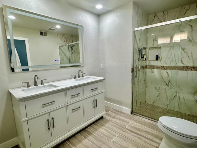 246 Santa Barbara Circle, Palm Desert CA: https://media.crmls.org/mediaz/15ca3c8e-0b10-4769-8429-d9adecb65b9a.jpg