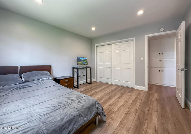 23225 Cass Avenue, Woodland Hills CA: https://media.crmls.org/mediaz/15ca8bb6-7940-4603-8c13-7d450148881c.jpg