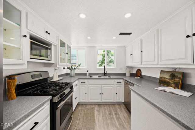 Detail Gallery Image 8 of 21 For 477 S Euclid Ave a,  Pasadena,  CA 91101 - 2 Beds | 2/1 Baths