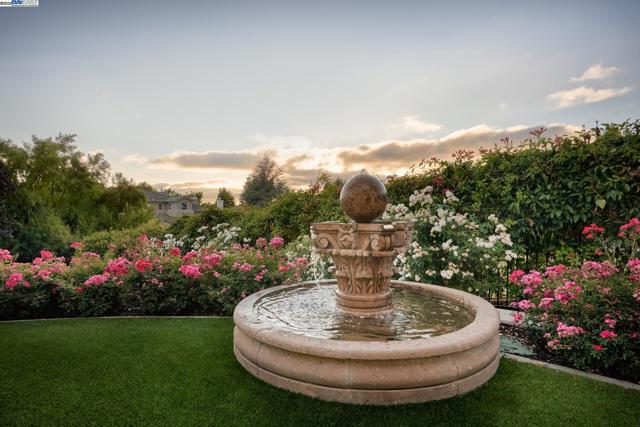 44506 Vista Grande Court, Fremont CA: https://media.crmls.org/mediaz/15caff93-5377-44e7-a8f5-c37a70fc1a69.jpg