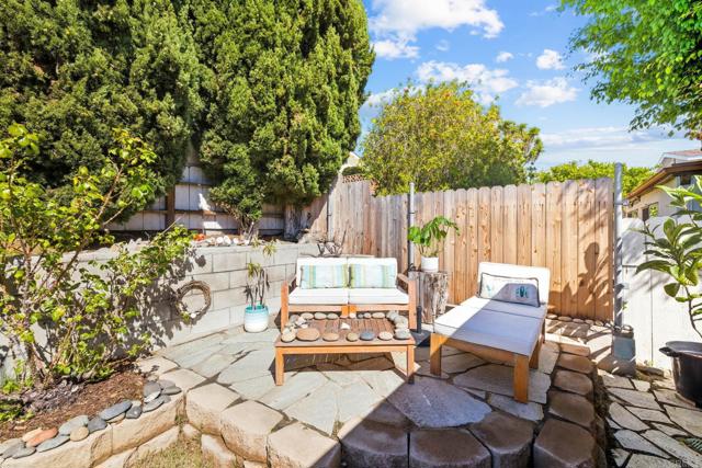 3560 Santa Maria Street, Oceanside CA: https://media.crmls.org/mediaz/15cb1a93-d196-4454-af56-22d6c3ae178c.jpg