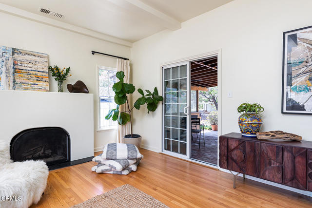 3255 Castera Avenue, Glendale CA: https://media.crmls.org/mediaz/15cb7b5e-6041-4986-8568-3d1c8be158d3.jpg