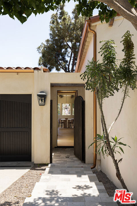 4228 Los Nietos Drive, Los Angeles CA: https://media.crmls.org/mediaz/15cc6791-c0c1-4d4d-bf76-5e67cea22505.jpg