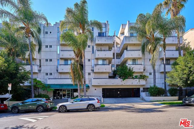 525 S Berendo Street, Los Angeles CA: https://media.crmls.org/mediaz/15cc7f09-bf38-4a71-8f49-611ab5d19ae9.jpg