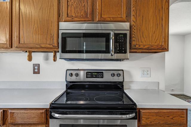 1137 Post St, Alameda CA: https://media.crmls.org/mediaz/15cca2b3-aec4-47ae-8555-053351a9edd1.jpg
