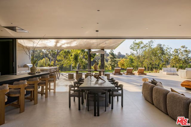 29200 Larkspur Lane, Malibu CA: https://media.crmls.org/mediaz/15cca624-7010-43c8-ad98-7b9e3f086b14.jpg