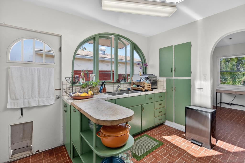 819 Law Street - photo 8