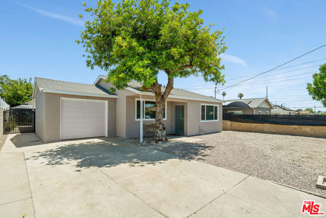 13032 Glamis Street, Pacoima CA: https://media.crmls.org/mediaz/15ce607d-da33-43a4-b0f9-2ebd5078d1da.jpg