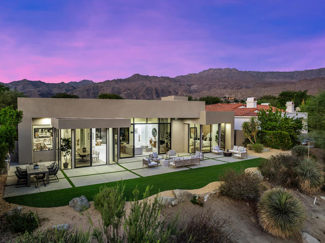 137 Kiva Drive Drive, Palm Desert CA: https://media.crmls.org/mediaz/15cf610f-d9de-444c-94ea-c91dfcc9a3e7.jpg