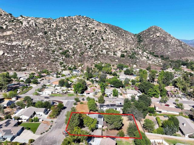 25119 Como Esta Court, Ramona CA: https://media.crmls.org/mediaz/15cfb4bd-42dc-4263-9bad-0d50cf7e6bad.jpg