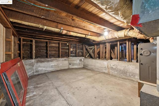 6521 Herzog St, Oakland CA: https://media.crmls.org/mediaz/15cfb858-2ebf-426b-b7a7-ef06df66a34f.jpg