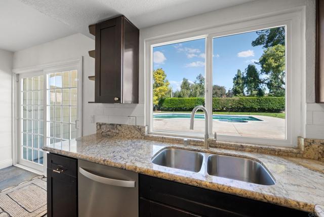 41910 Humber Drive, Temecula CA: https://media.crmls.org/mediaz/15cfd900-4a27-48dc-94ea-c2aab4ae2125.jpg