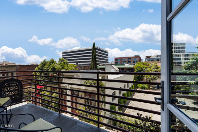 Detail Gallery Image 5 of 19 For 125 N Raymond Ave #210,  Pasadena,  CA 91103 - 1 Beds | 1/1 Baths