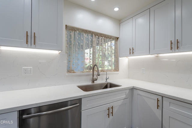 Detail Gallery Image 17 of 51 For 13615 Herrick Ave, Sylmar,  CA 91342 - 4 Beds | 3 Baths