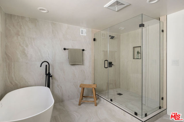 2391 Yorkshire Drive, Los Angeles CA: https://media.crmls.org/mediaz/15d1409e-eec9-41c4-9b07-46582ce7e517.jpg