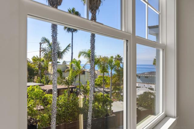 249 Playa Del Norte, La Jolla CA: https://media.crmls.org/mediaz/15d18c32-ff2a-46ee-8de7-47975b47ca42.jpg