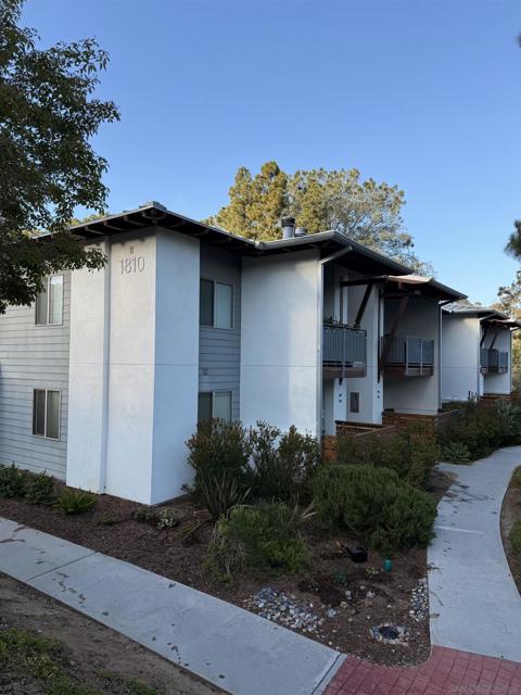 1810 S El Camino Real, Encinitas CA: https://media.crmls.org/mediaz/15d1d26a-0ef2-47bd-b049-08119f47eb56.jpg