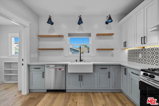 1828 W 43rd Place, Los Angeles CA: https://media.crmls.org/mediaz/15d1e2fb-4ac5-487b-979c-cfb6380c921c.jpg