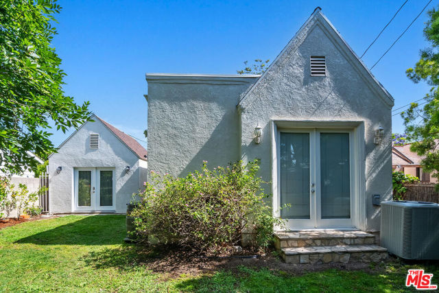 1710 Santa Paula Place, Glendale CA: https://media.crmls.org/mediaz/15d232b8-f1ce-4d6e-8662-d82e1e7e0c07.jpg