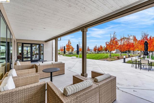 2087 Stars Dr, Rio Vista CA: https://media.crmls.org/mediaz/15d31781-e89d-4253-a8c6-9da29938aa71.jpg