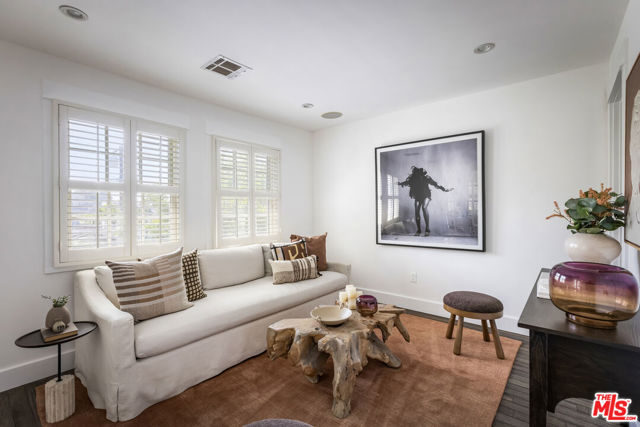 3831 Fernwood Avenue, Los Angeles CA: https://media.crmls.org/mediaz/15d36a9b-6a68-47ef-8ae4-b553c063f521.jpg