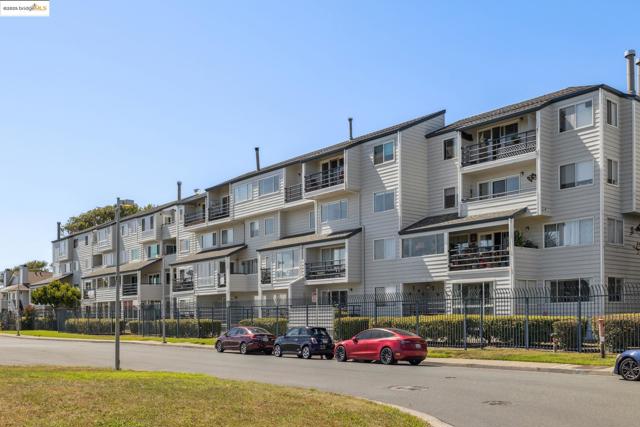 1205 Melville Sq, Richmond CA: https://media.crmls.org/mediaz/15d462f1-8a8c-47b2-8f75-19240d6b0f6e.jpg
