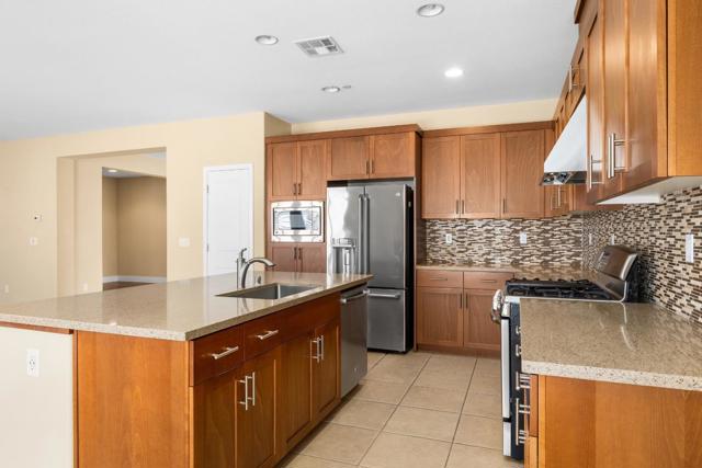 9881 Rancho Hills Drive, Gilroy CA: https://media.crmls.org/mediaz/15d469ed-b5c9-46de-86c8-866089aa5b22.jpg