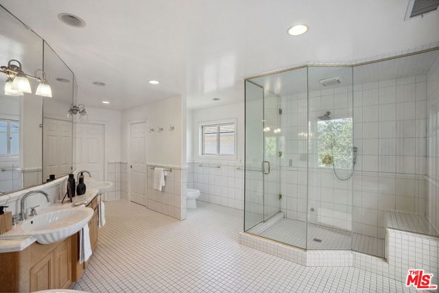 314 22nd Street, Santa Monica CA: https://media.crmls.org/mediaz/15d4c409-9a37-4bbc-b41c-76f00c4715f6.jpg