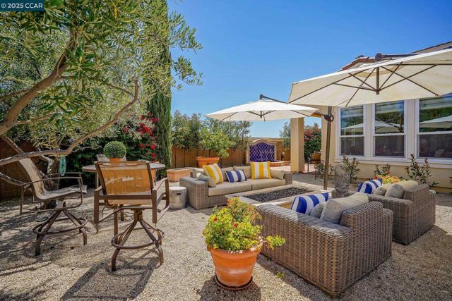 1512 Miwok Ct, Brentwood CA: https://media.crmls.org/mediaz/15d4c96a-81dc-4846-9370-42bb2966accf.jpg