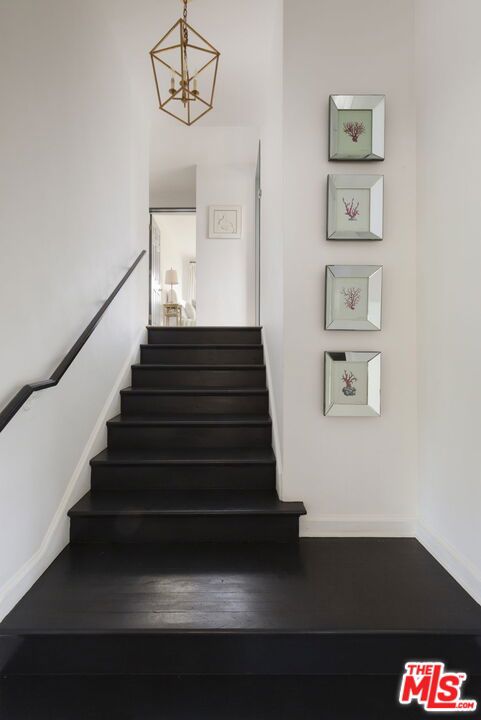 2500 Carman Crest Drive, Los Angeles CA: https://media.crmls.org/mediaz/15d4feca-64a4-40da-9b28-5250ba20753b.jpg