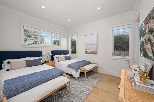 Detail Gallery Image 9 of 13 For 2211 Ocean Front, Del Mar,  CA 92014 - 4 Beds | 4/1 Baths