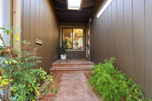 1190 Flying Fish Street, Foster City CA: https://media.crmls.org/mediaz/15d5afb1-8728-4a5c-ab4b-f6541c1668ed.jpg