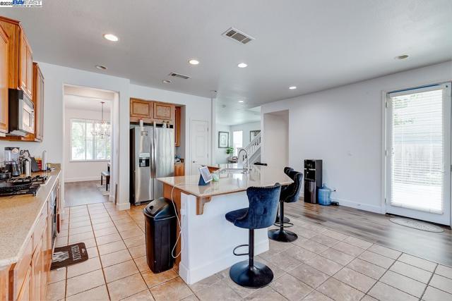 53 Puffin Cir, Oakley CA: https://media.crmls.org/mediaz/15d5b2da-cf9f-42bf-8397-1809f1e273f4.jpg