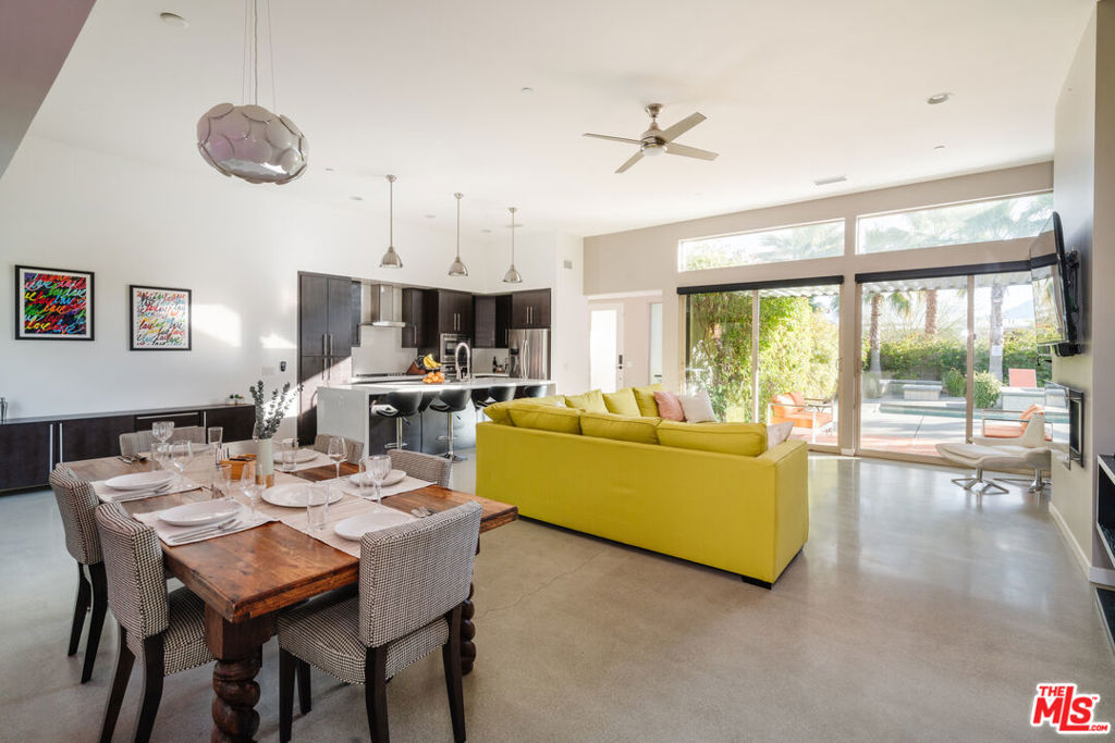 https://media.crmls.org/mediaz/15d5bdfd-bf68-4e2a-9ce8-05d34f3a66ff.jpg?preset=X-Large