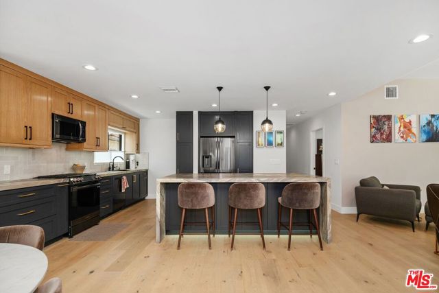 3635 Wesley Street photo 8