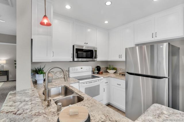 11523 Fury Ln, El Cajon CA: https://media.crmls.org/mediaz/15d66fb2-7316-4f5a-9a45-4c74ae91e3c2.jpg