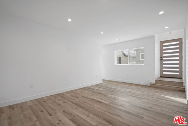 2808 S Cloverdale Avenue, Los Angeles CA: https://media.crmls.org/mediaz/15d67045-9c6b-467f-a418-4badf9531abf.jpg