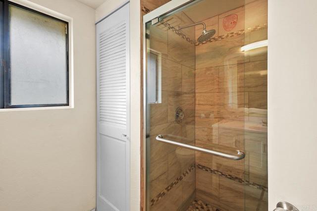 4971 Vista Pl, San Diego CA: https://media.crmls.org/mediaz/15d72e87-b1cc-46f3-a17e-25a2f180fd4e.jpg
