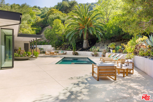 9991 Liebe Drive, Beverly Hills CA: https://media.crmls.org/mediaz/15d7554b-2419-4a2c-90fe-6e2b68fd3119.jpg