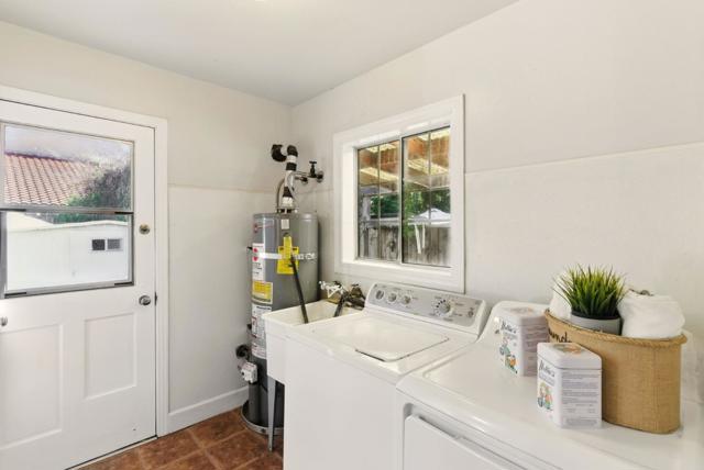 41 Murray Court, Redwood City CA: https://media.crmls.org/mediaz/15d7a775-691f-4423-b557-1117bf1c44ae.jpg