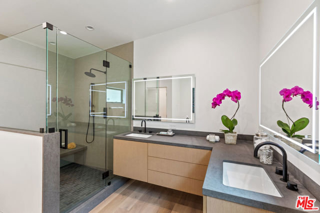 1620 Electric Avenue, Venice CA: https://media.crmls.org/mediaz/15d800e9-af68-49b6-871c-561a2813be20.jpg