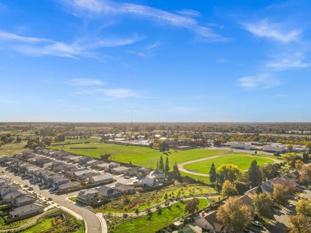 8189 Scrimshaw Way, Sacramento CA: https://media.crmls.org/mediaz/15d8396d-e3b5-44ae-b8ca-9c0e7d7bca9c.jpg