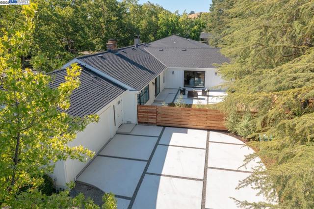 560 Old Orchard Drive, Danville CA: https://media.crmls.org/mediaz/15d846bd-c202-4abe-9a76-1cfc10825048.jpg