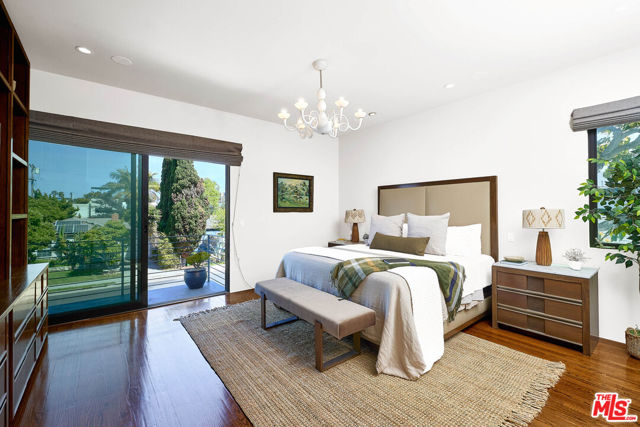2329 Clement Avenue, Venice CA: https://media.crmls.org/mediaz/15d8a086-9632-4179-99dc-5c4167c5337e.jpg