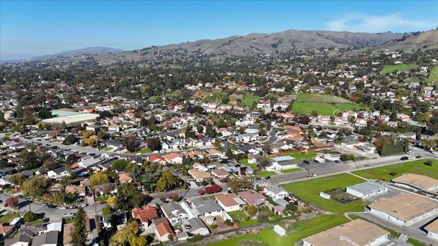 236 S Claremont Avenue, San Jose CA: https://media.crmls.org/mediaz/15d9af7a-7d14-4453-bd27-ee80264eb94f.jpg