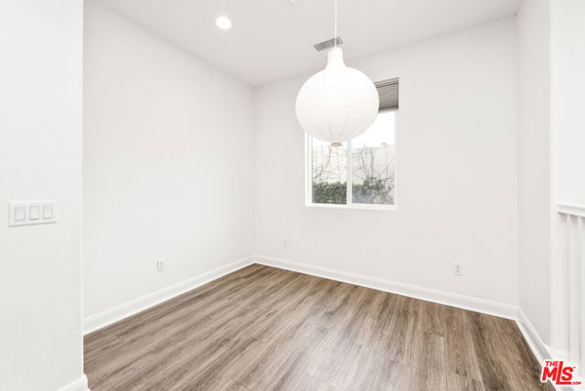 516 E Imperial Avenue, El Segundo CA: https://media.crmls.org/mediaz/15da2016-9b7e-423c-95b8-8161e1ee0180.jpg