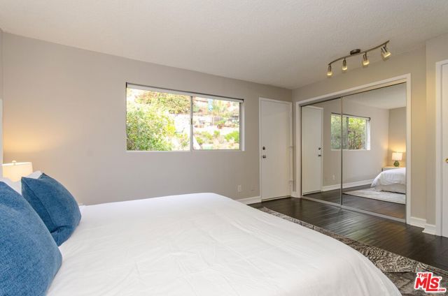 18065 Coastline Drive, Malibu CA: https://media.crmls.org/mediaz/15dae34e-6b51-45a9-bb9e-1ffb15325f2c.jpg